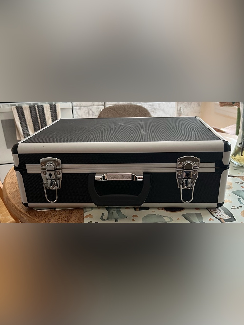17 inch Aluminum Hard Case Briefcase Silver, Professional Carry Case.